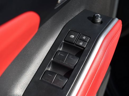 Used 2024 Toyota Highlander XSE image 28