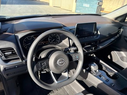 Used 2023 Nissan Rogue SV FWD image 27