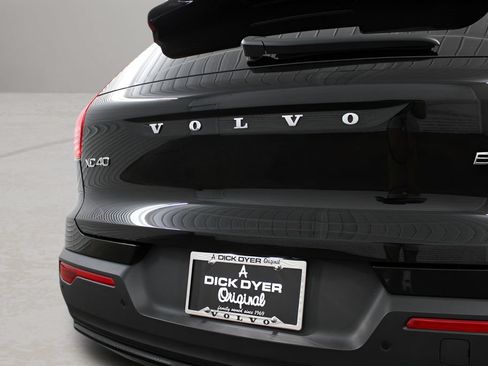 New 2026 Volvo XC40 B5 Core w/ Protection Package Premier AWD/4WD image 33