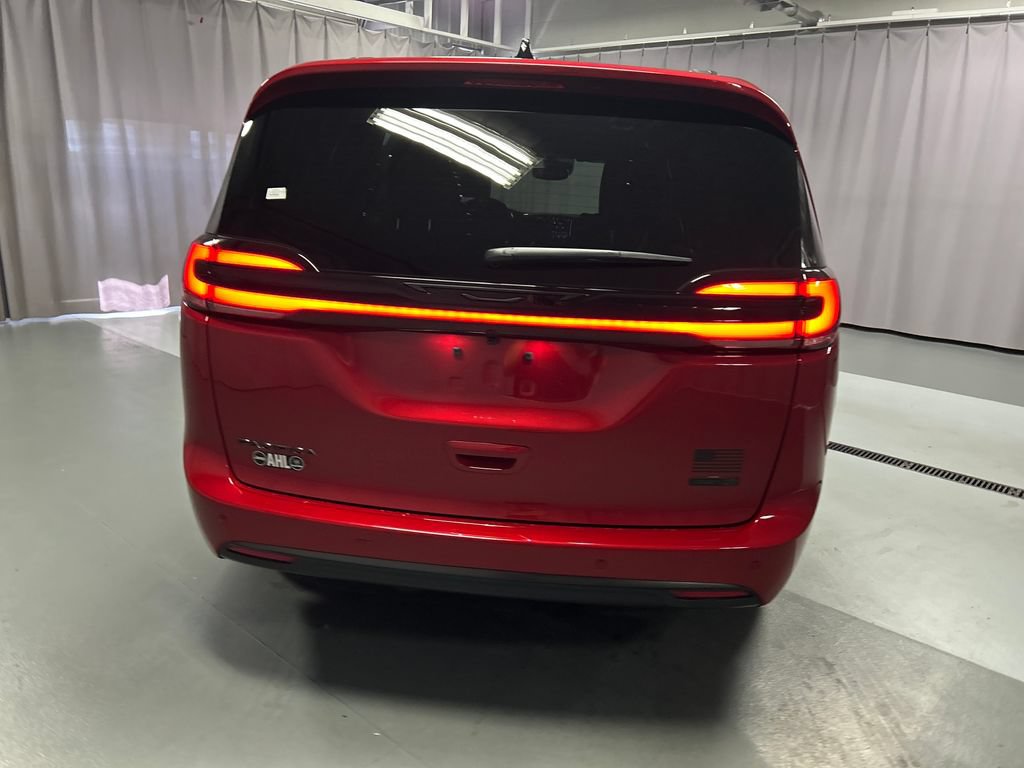 New 2027 Chrysler Pacifica Select FWD image 6
