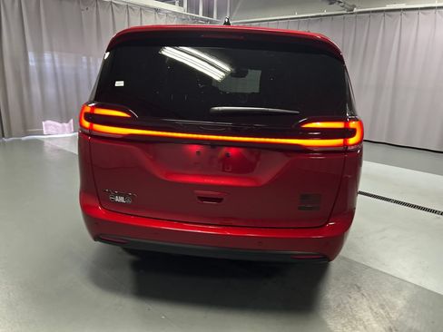 New 2027 Chrysler Pacifica Select FWD image 6