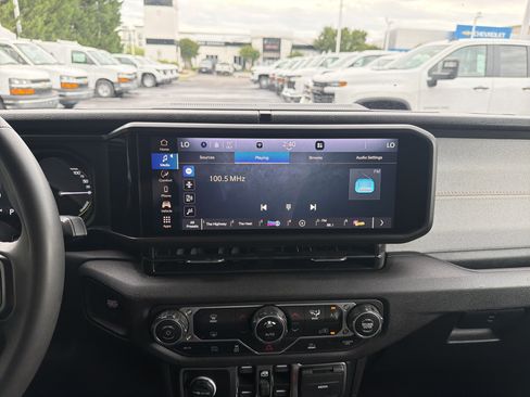 Used 2024 Jeep Wrangler Unlimited AWD/4WD image 23