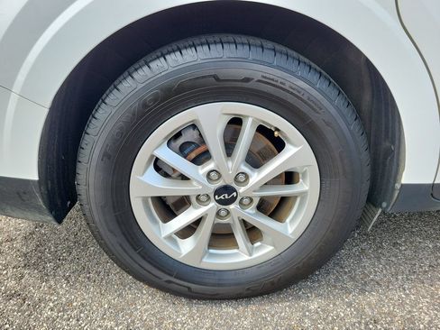 Used 2022 Kia Carnival LX FWD image 28