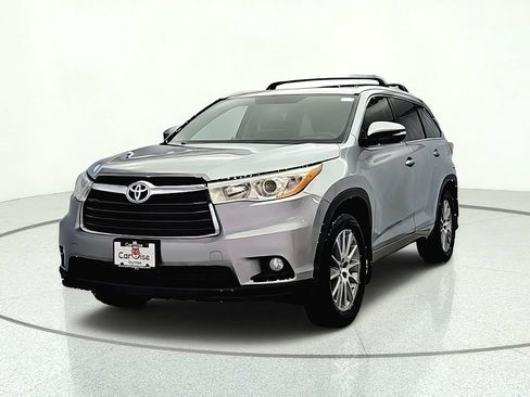Used 2016 Toyota Highlander XLE AWD/4WD image 2