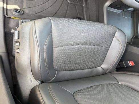 Used 2026 Toyota Sienna Limited FWD image 9
