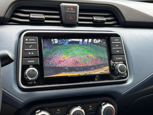 Used 2025 Nissan Versa SV FWD image 21