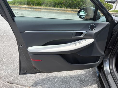 Used 2025 Hyundai Sonata SEL FWD image 11