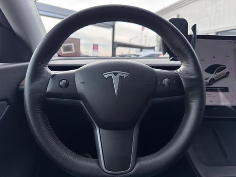 Used 2021 Tesla Model Y Long Range image 16