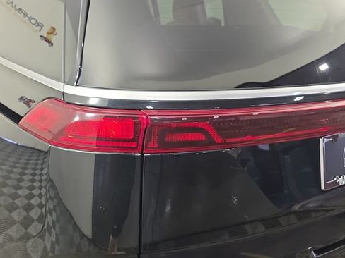Used 2024 Kia Carnival EX FWD image 37
