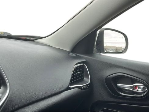 Used 2021 Jeep Cherokee Latitude Plus image 21