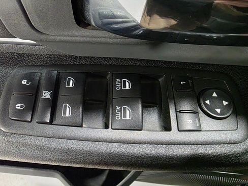 Used 2022 RAM 1500 Classic SLT image 18