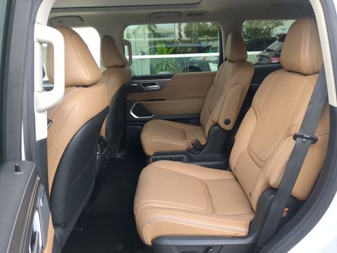 New 2026 INFINITI QX80 Luxe image 16