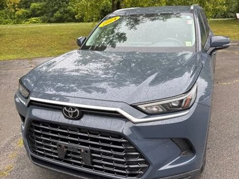 Used 2024 Toyota Grand Highlander AWD image 3