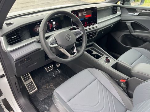 New 2026 Volkswagen Tiguan SE R-Line image 14