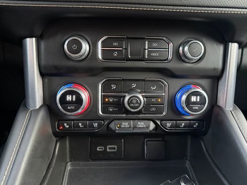 Used 2023 GMC Yukon XL SLT image 29