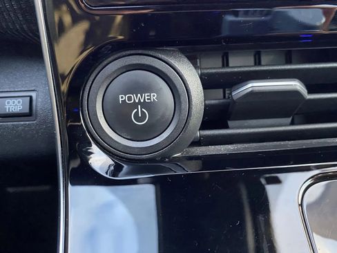 Used 2023 Toyota bZ4X AWD image 18