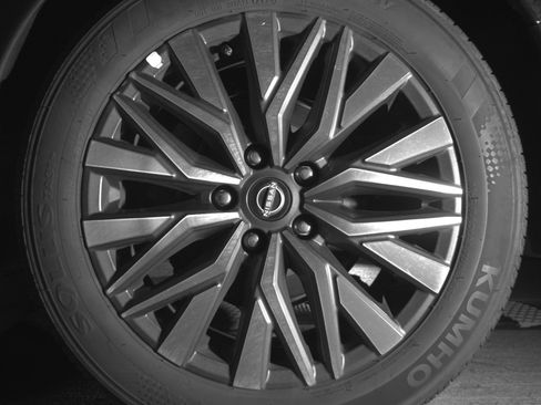 Used 2024 Nissan Altima 2.5 SV image 14