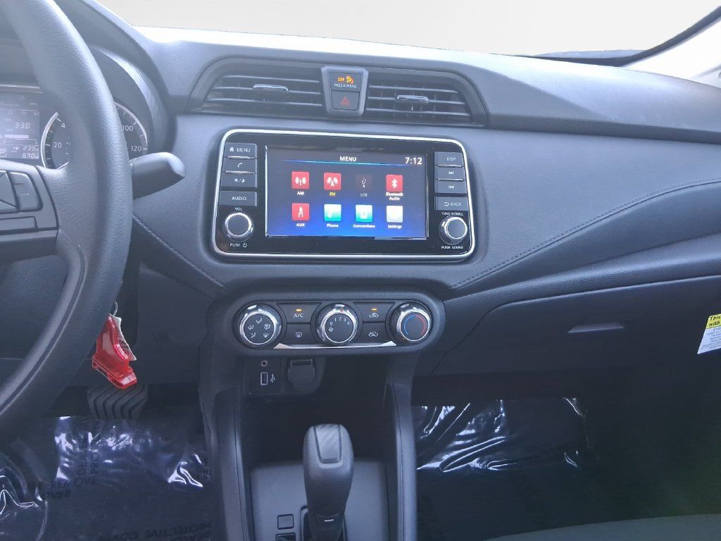 Used 2025 Nissan Versa S FWD image 22