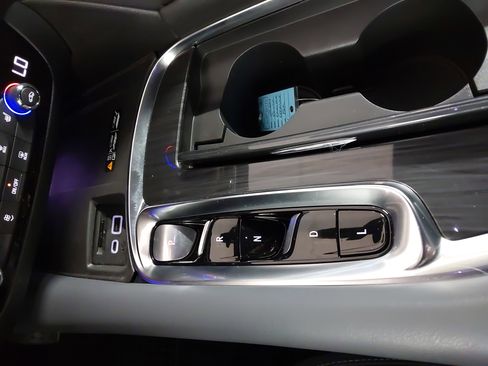 Used 2024 Buick Enclave Essence w/ Experience Buick Package image 22