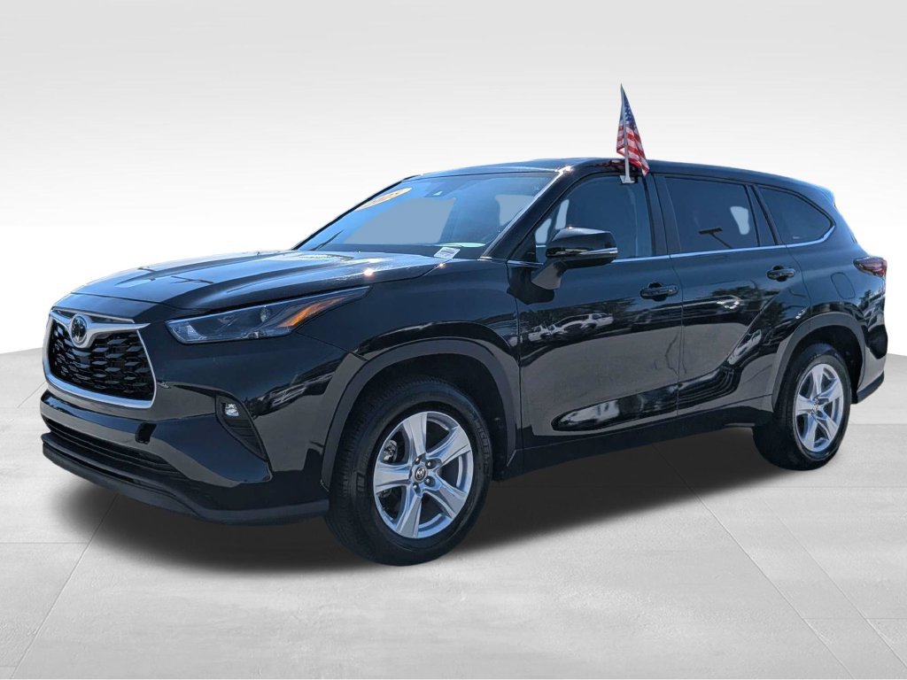 Used 2025 Toyota Highlander LE FWD image 37