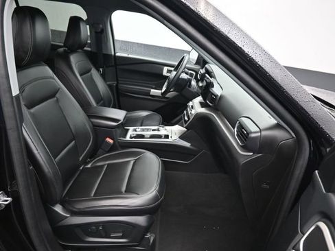 Used 2023 Ford Explorer XLT w/ Equipment Group 202A image 10