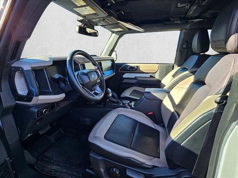 Used 2023 Ford Bronco Wildtrak image 6
