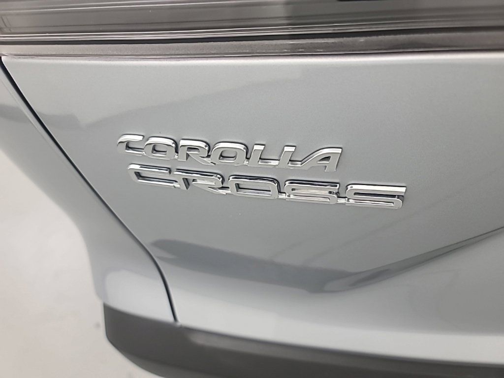 Used 2026 Toyota Corolla Cross LE FWD image 12