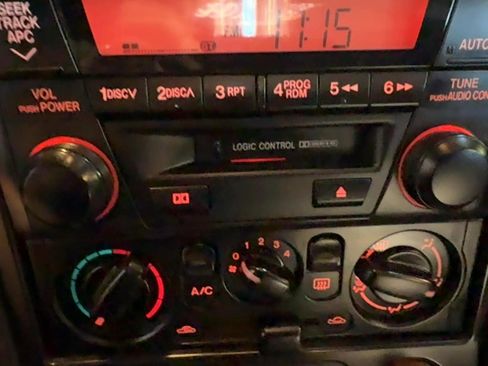 Used 2002 MAZDA MX-5 Miata image 22