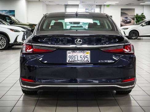 Certified 2025 Lexus ES 300h w/ Premium Package image 7