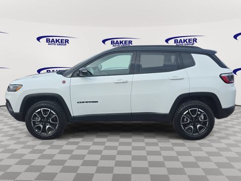 Used 2025 Jeep Compass Trailhawk AWD/4WD image 6