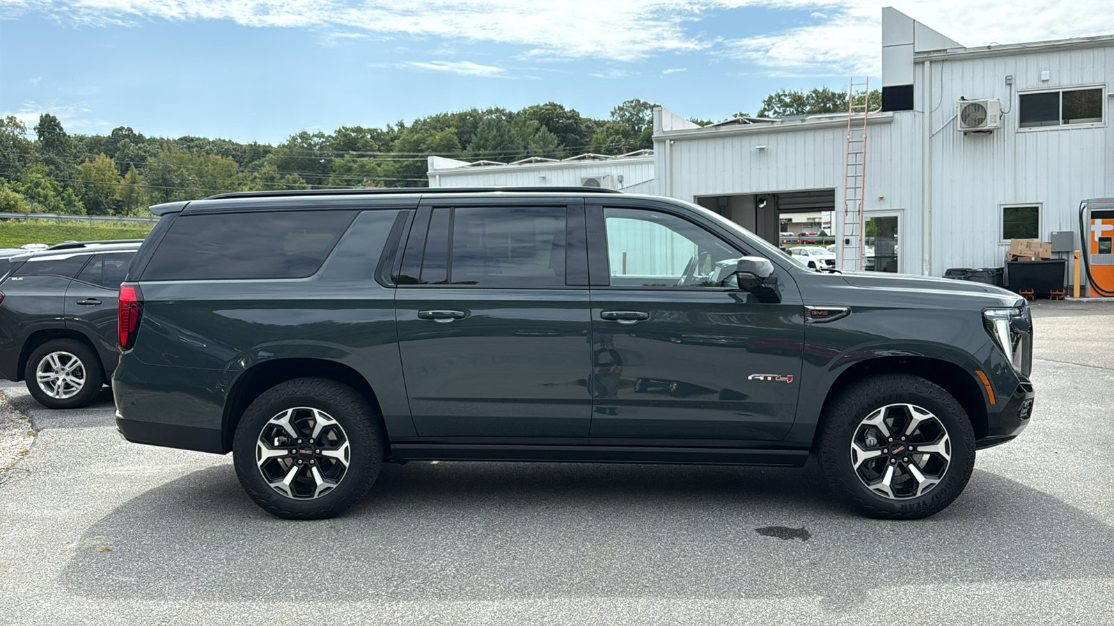 Certified 2026 GMC Yukon XL AT4 w/ AT4 Premium Plus Package AWD/4WD image 5