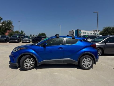 Used 2019 Toyota C-HR LE FWD image 5