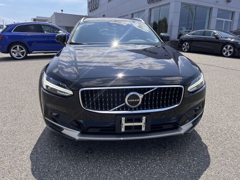 Certified 2023 Volvo V90 B6 Cross Country Plus AWD/4WD image 2
