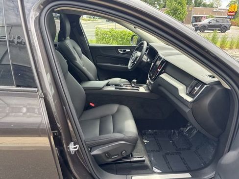 Certified 2025 Volvo XC60 B5 Plus AWD/4WD image 15