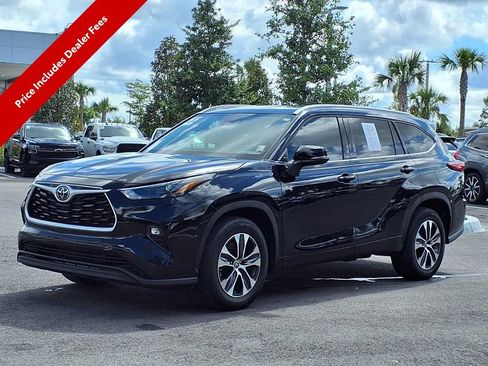 Used 2022 Toyota Highlander XLE FWD image 3