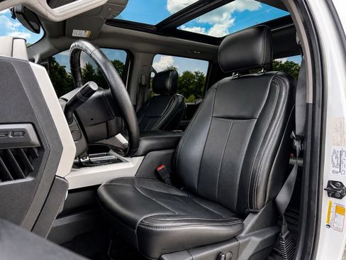 Used 2020 Ford F150 Lariat w/ Equipment Group 502A Luxury AWD/4WD image 21