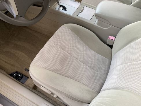 Used 2011 Toyota Camry LE FWD image 23