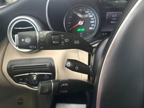 Used 2017 Mercedes-Benz GLC 300 4MATIC w/ Premium 1 Package image 13