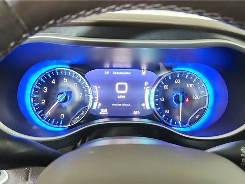 Used 2021 Chrysler Pacifica Touring-L w/ Uconnect Theater Family Group FWD image 24