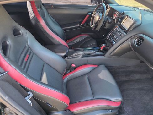 Used 2015 Nissan GT-R Black Edition image 19