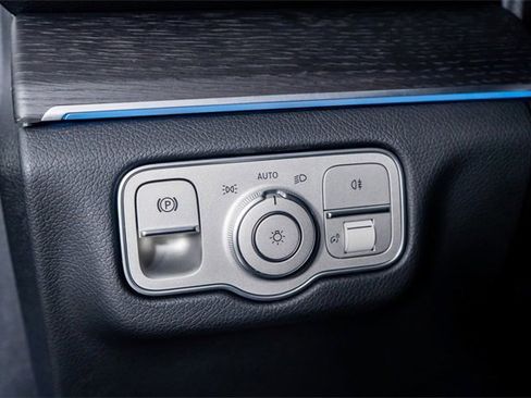 Used 2024 Mercedes-Benz GLE 450 4MATIC w/ Winter Package image 43