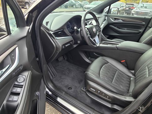 Used 2023 Buick Enclave Avenir w/ Avenir Technology Package image 11