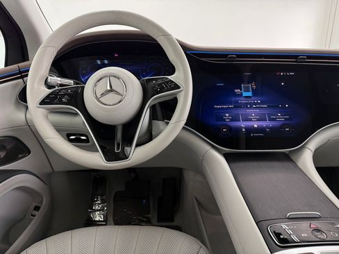 Used 2023 Mercedes-Benz EQS 580 4MATIC SUV image 25