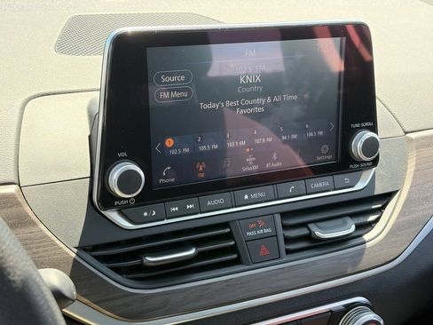 Used 2025 Nissan Altima 2.5 SV FWD image 10