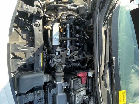 Used 2020 Nissan Versa S image 32