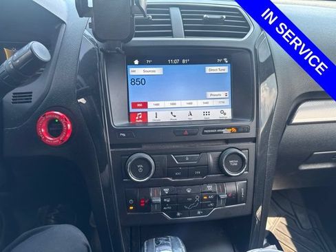 Used 2018 Ford Explorer XLT w/ Equipment Group 202A FWD image 11