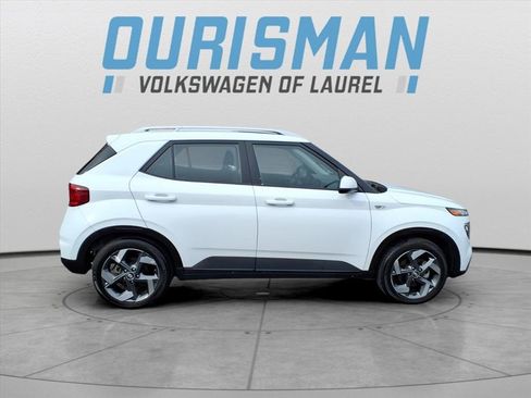 Used 2023 Hyundai Venue SEL w/ Cargo Package image 2