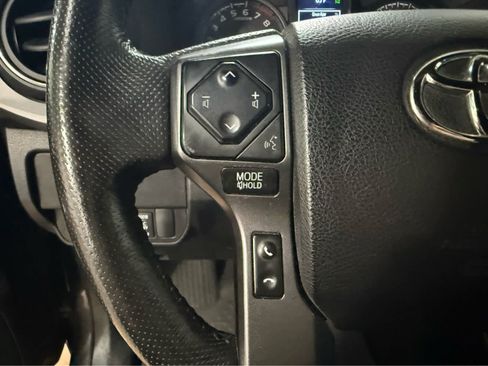 Used 2022 Toyota Tacoma TRD Off-Road w/ Technology Package AWD/4WD image 17