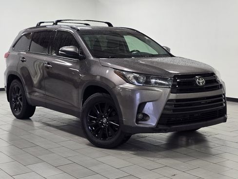 Used 2019 Toyota Highlander SE AWD/4WD image 2