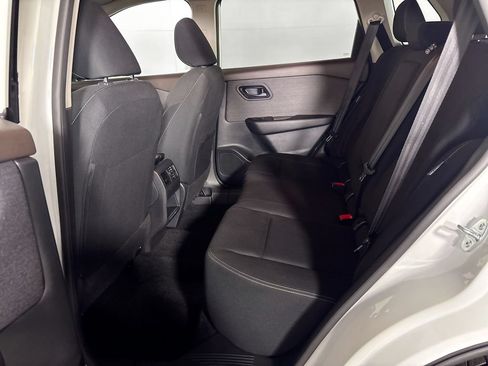 Used 2023 Nissan Rogue S AWD/4WD image 19